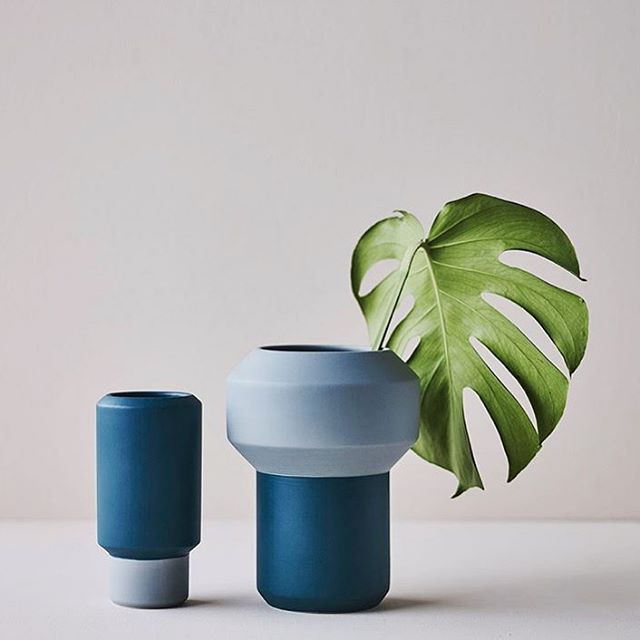 F O R M / F U N CT I O N // Love it when art becomes a practical piece in a home. Such a cute combo of shape and colours, especially with a tad of foliage 🍃 Image via @monomio_research and art by Lucie Kaas