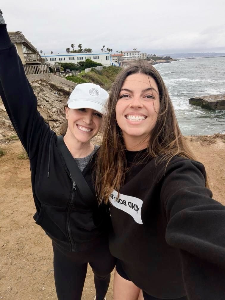 Cozy season calls for cozy giveaways. 💖 I&rsquo;m gifting a Mind Body Badass sweatshirt! ($55 value)⁣
⁣
Perfect for winter yoga at Sunset Cliffs, slow Sundays, and post-workout hangs. The sweatshirts are so soft, and always get extra compliments!⁣
⁣