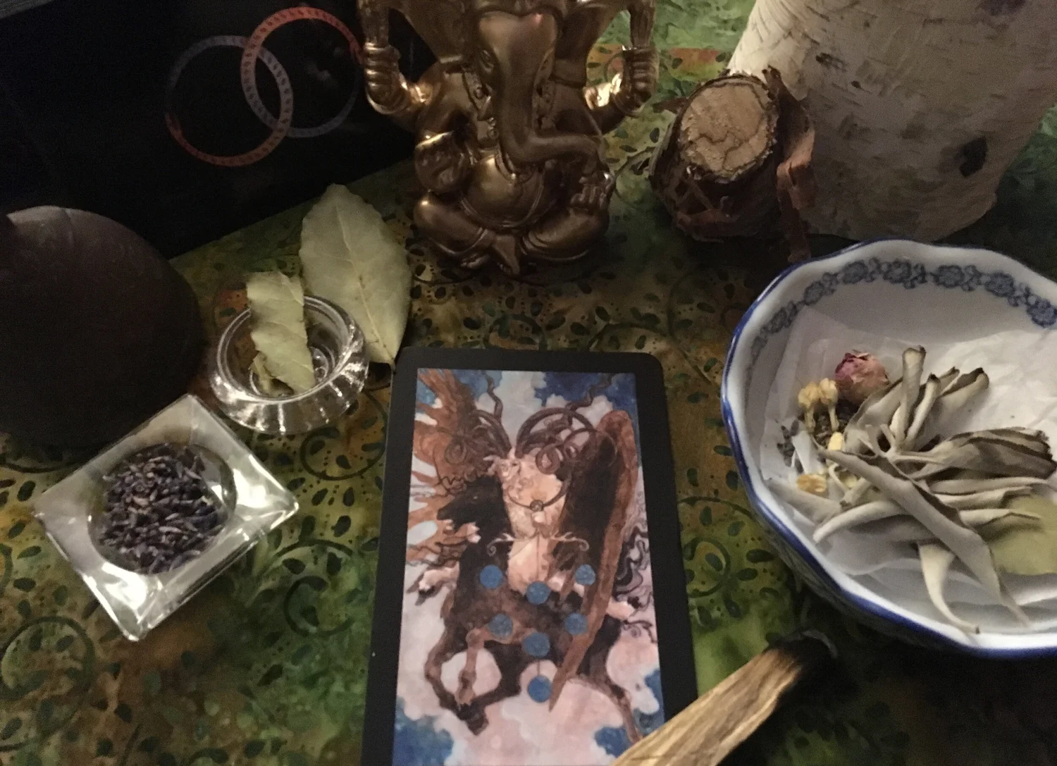 Holistic Tarot — MagicOma