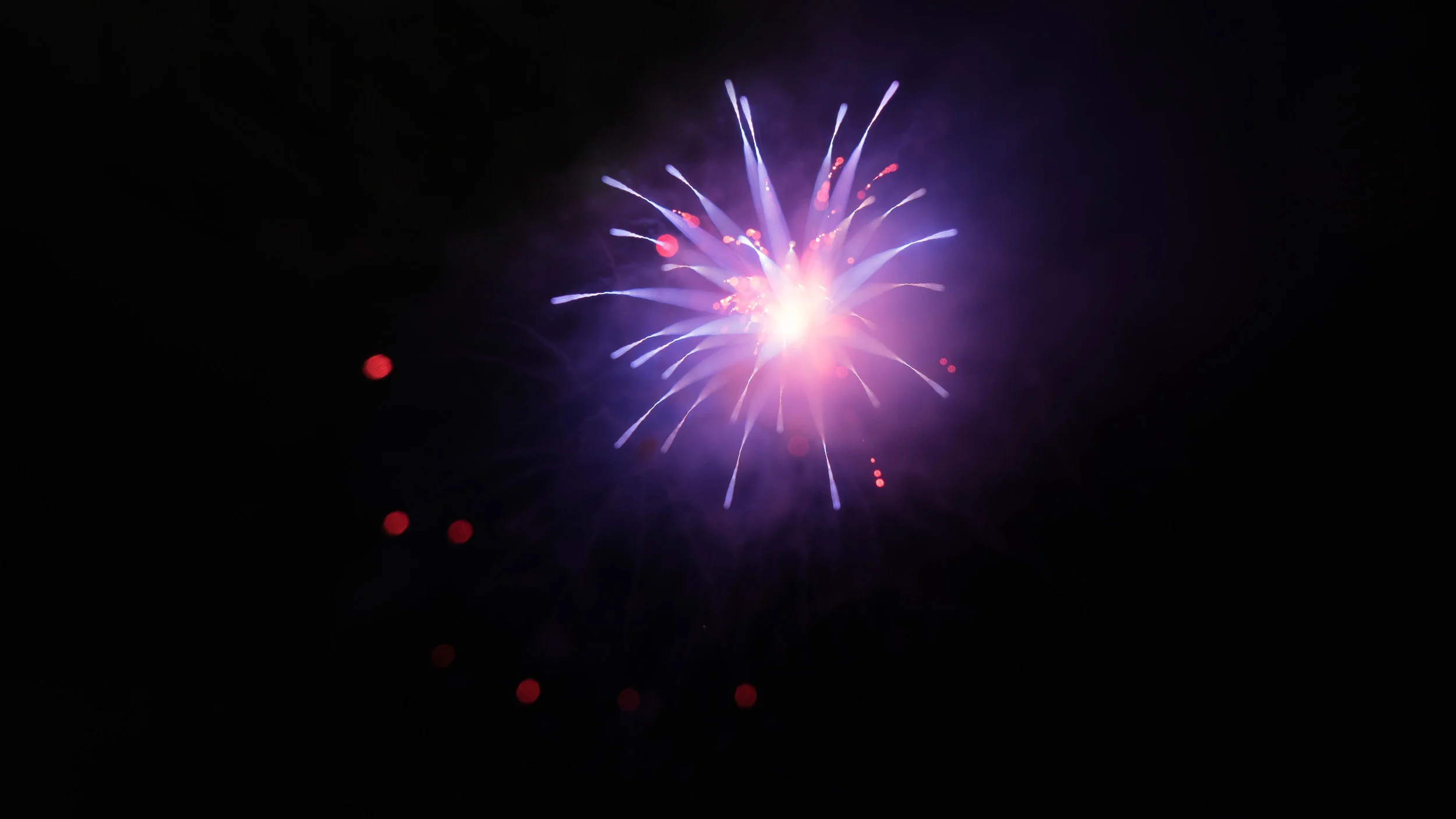 2018-fireworks-04973_edited.jpg