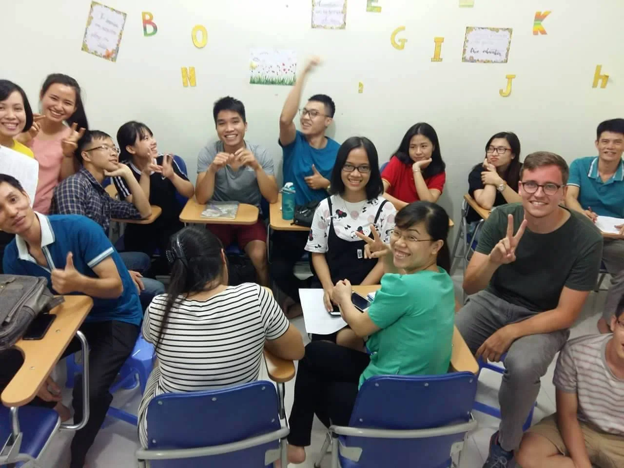 Yvo and his class in Kim Van.