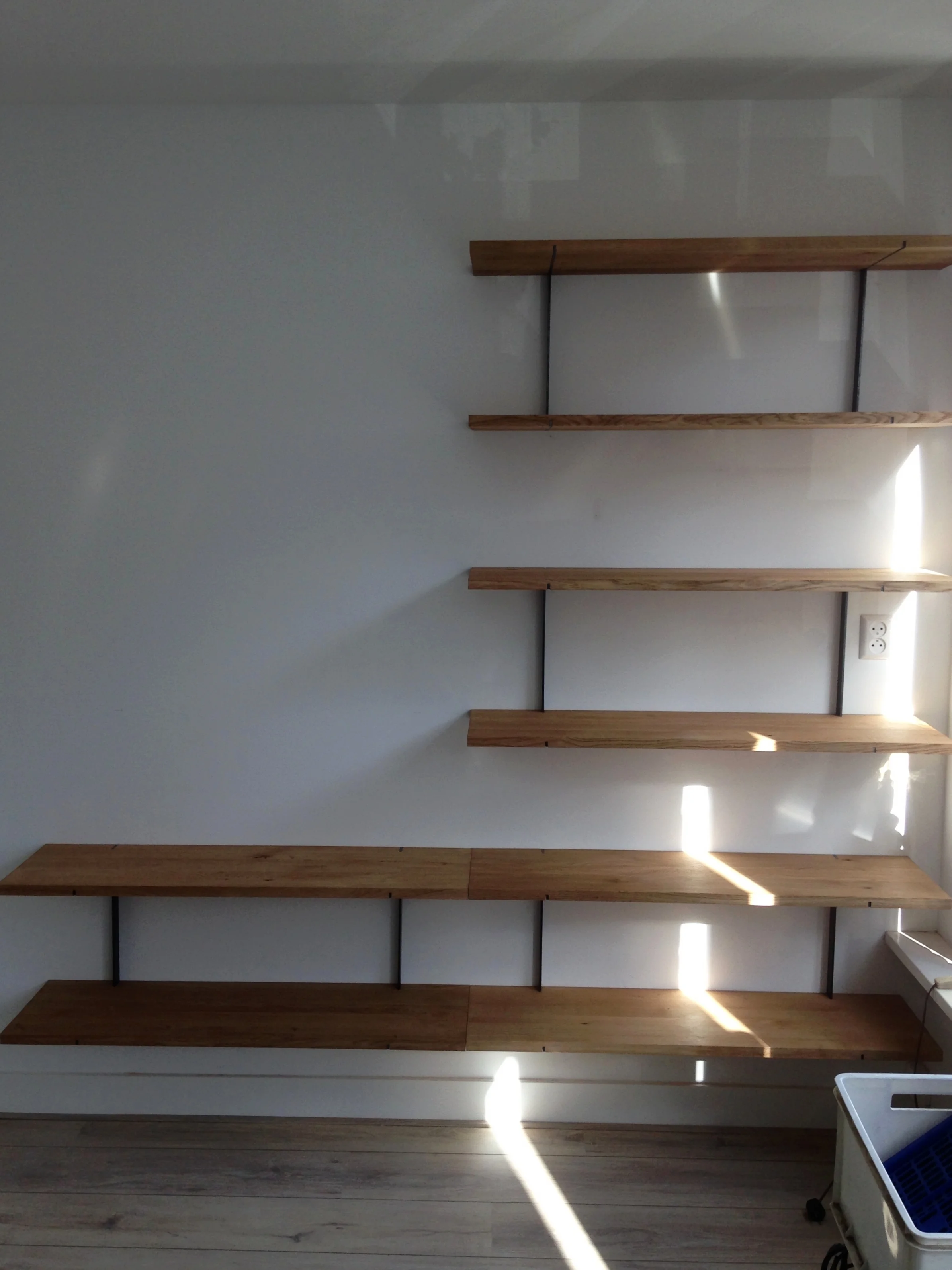 Modular Shelves by Studio Westerwoudt  | Floating Modular Shelving system