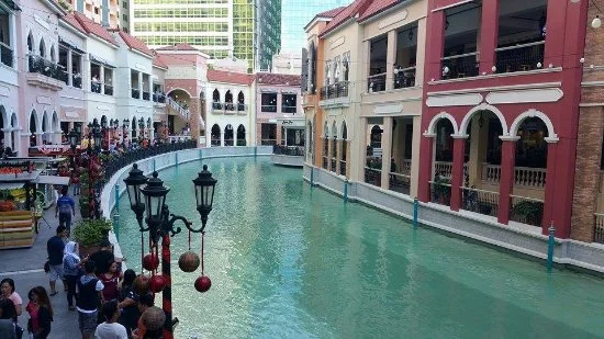 at-venice-grand-canal.jpg