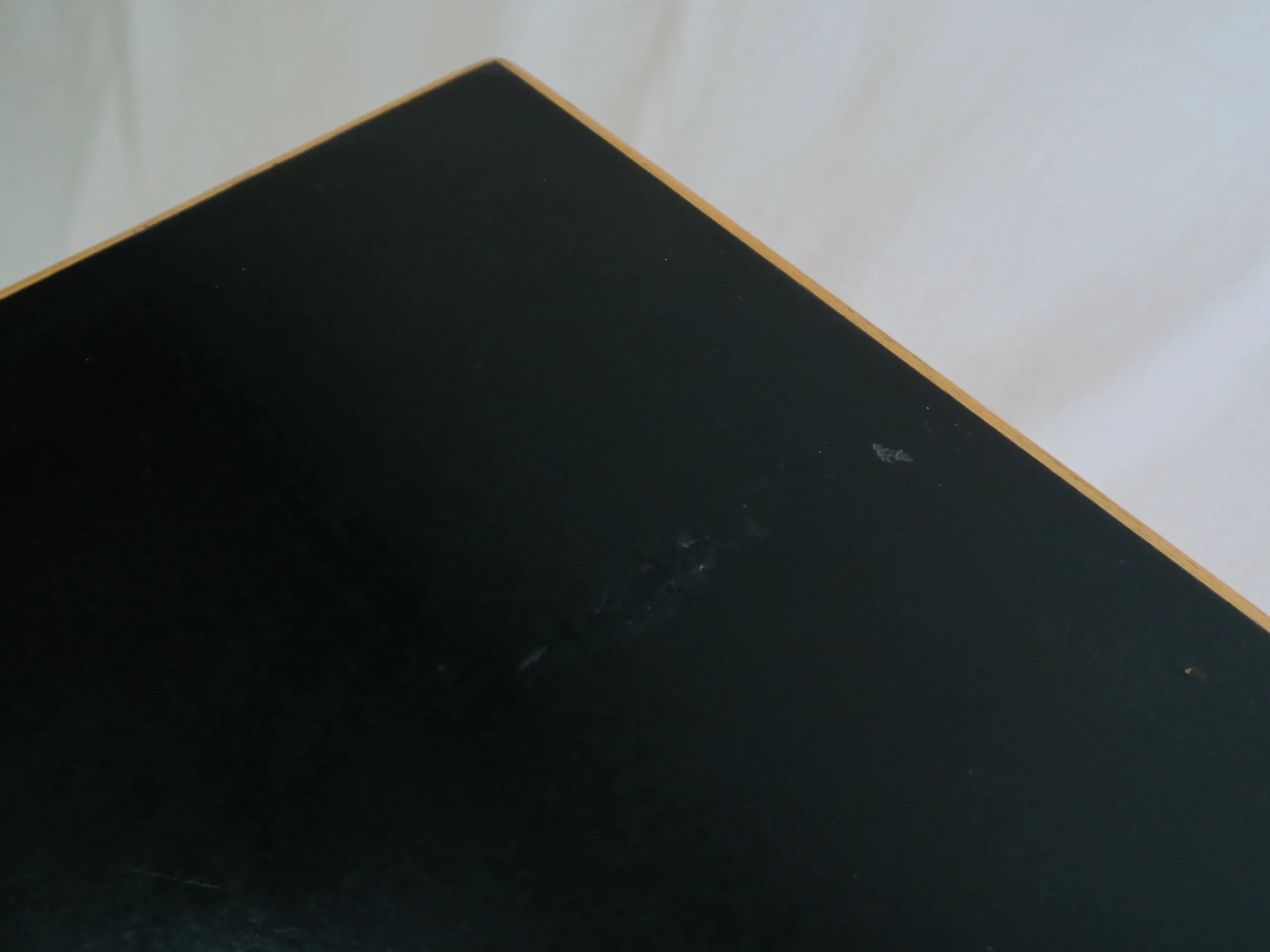 アアルト　ブラック　リノリウム