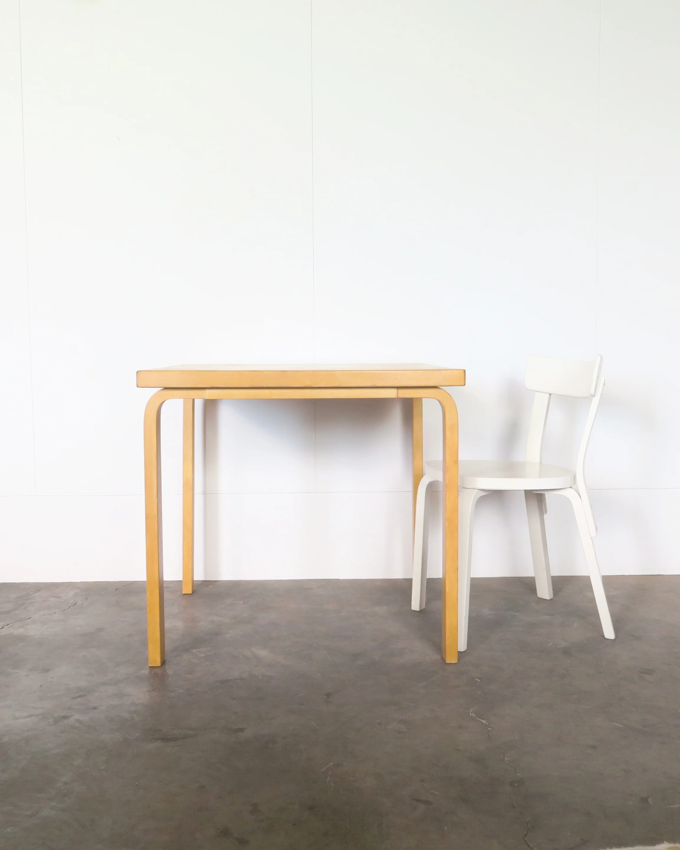 テーブル　アアルト