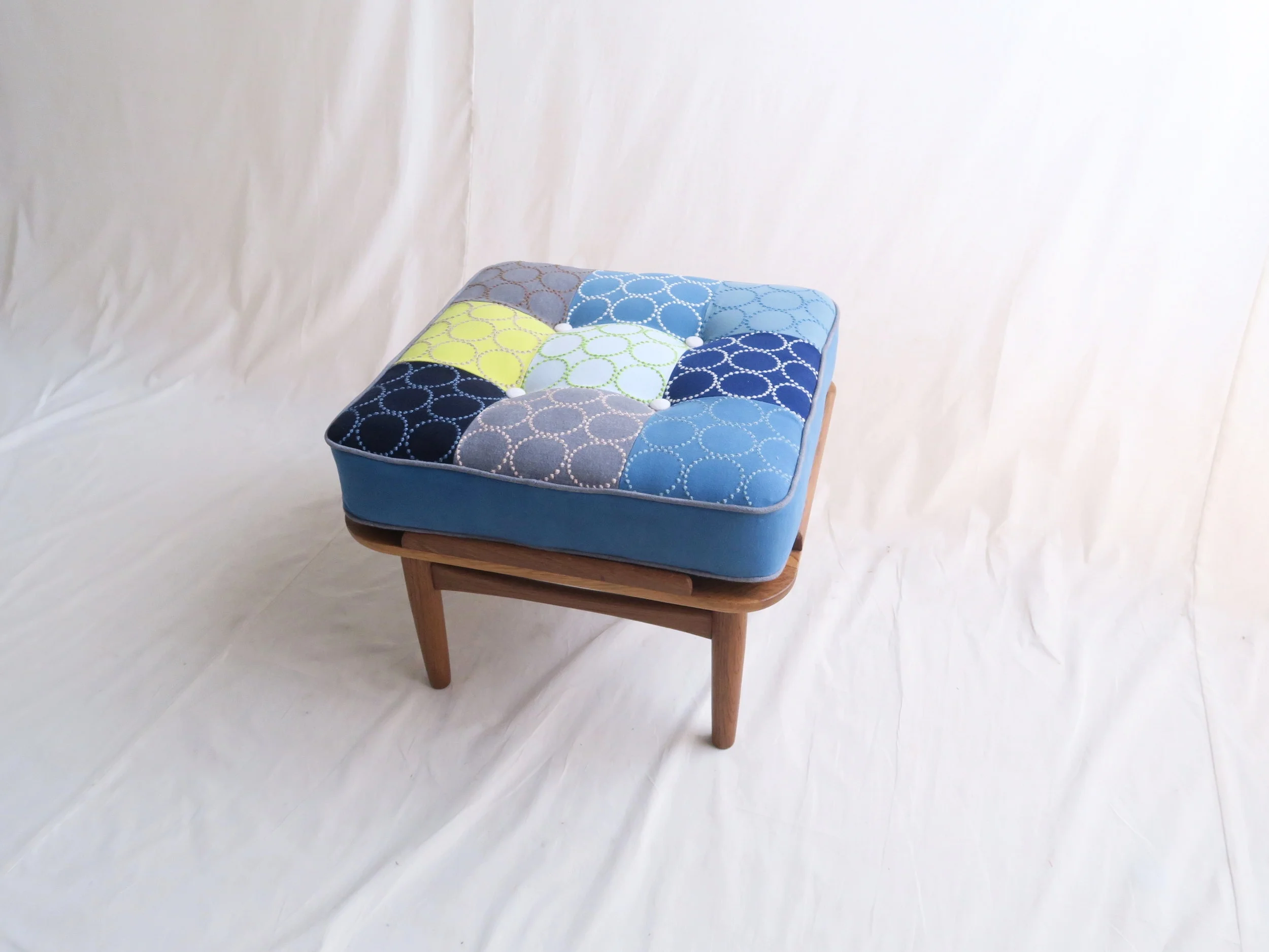 北欧家具　オットマン　mina dop