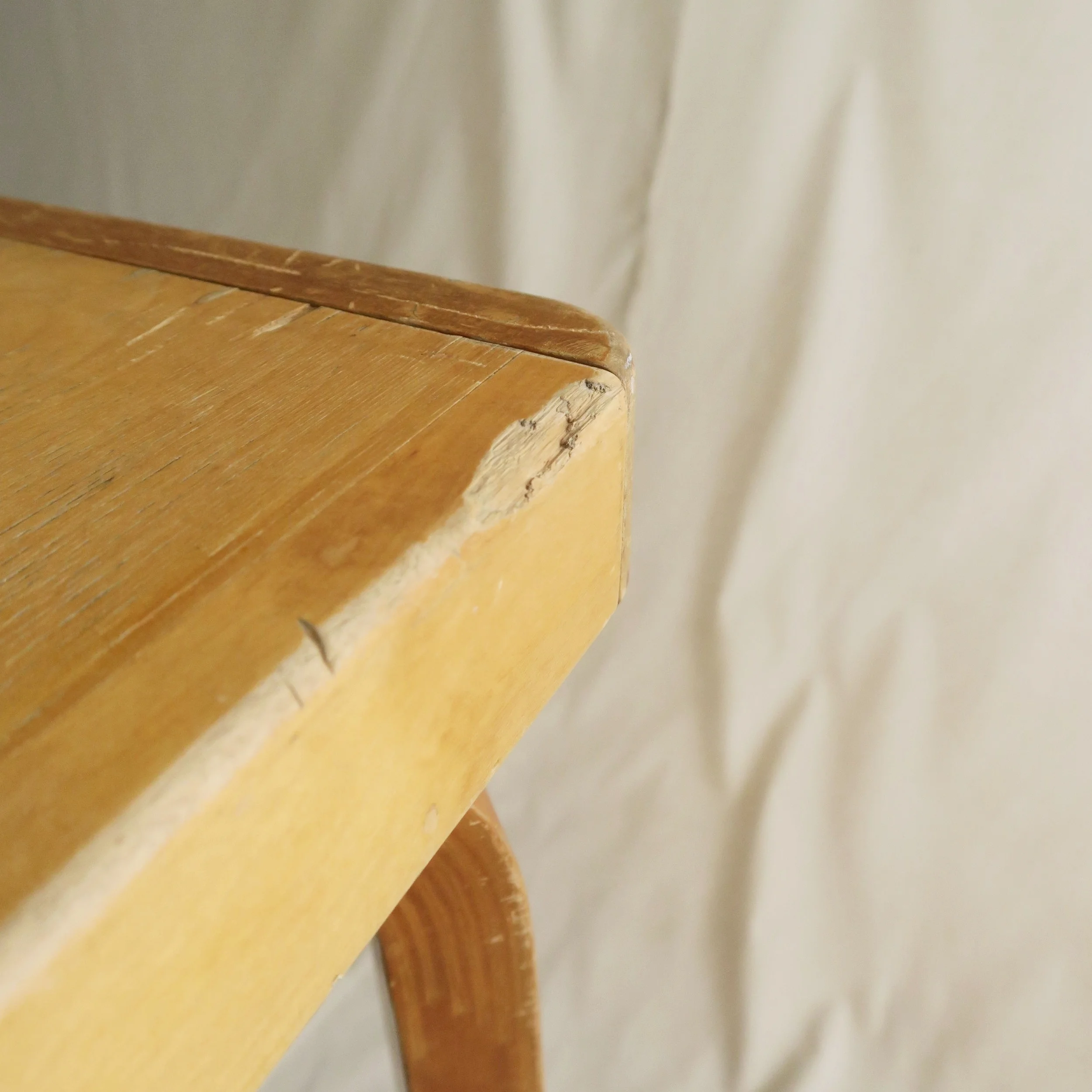 アイノ　テーブル