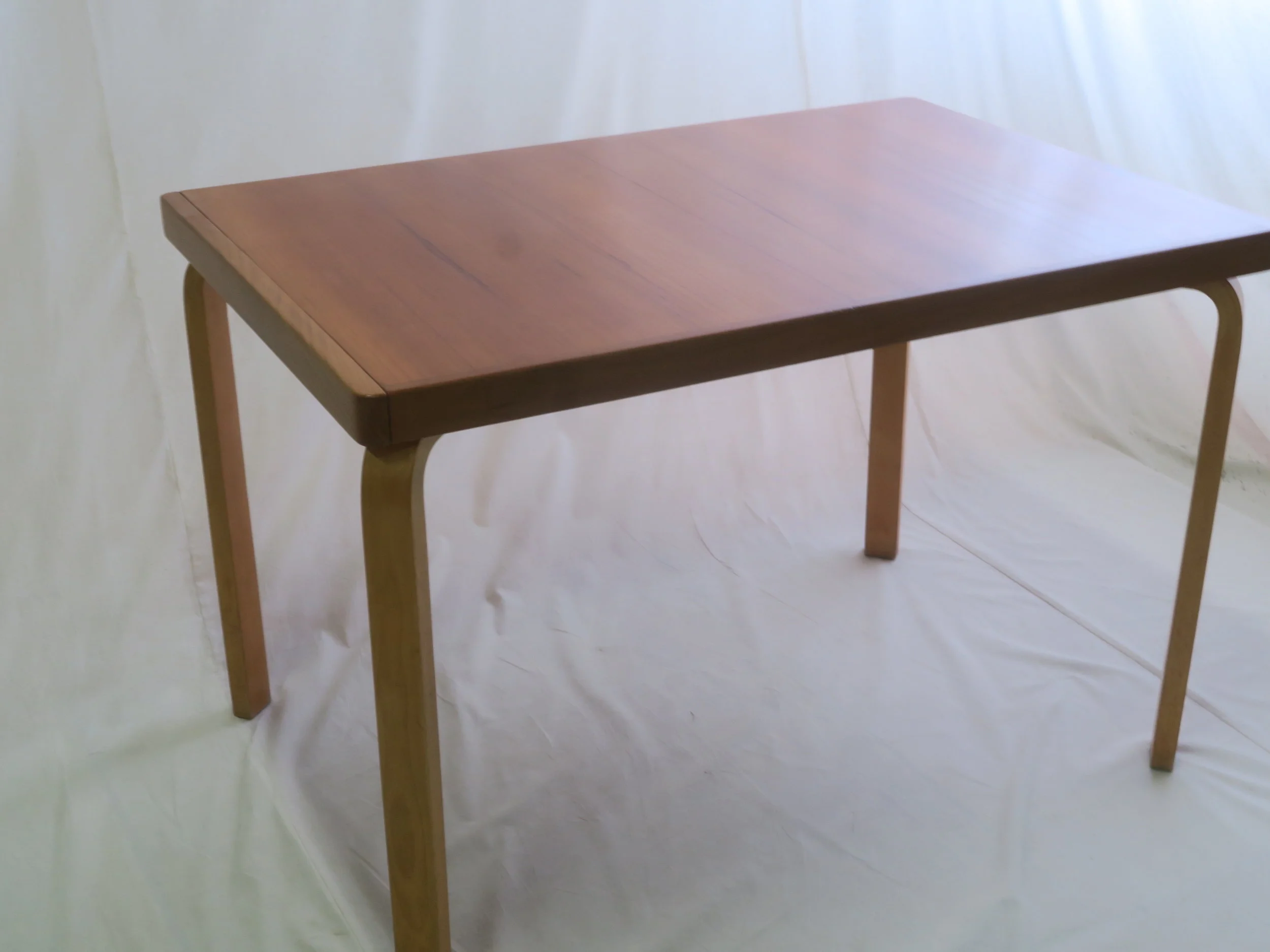 アイノ　アアルト　テーブル