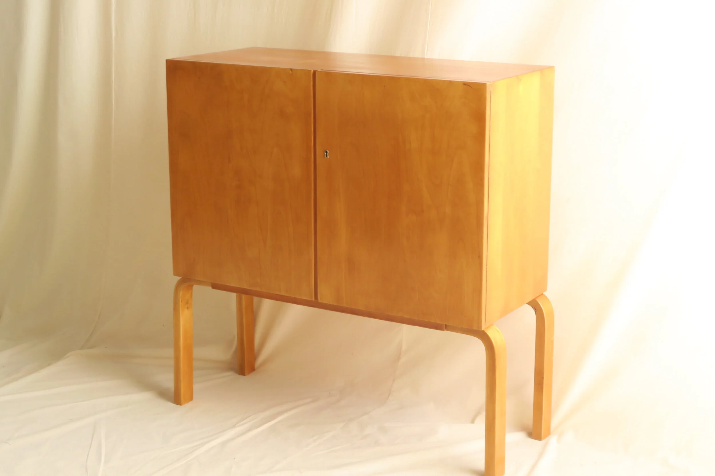 アアルト　キャビネット 810