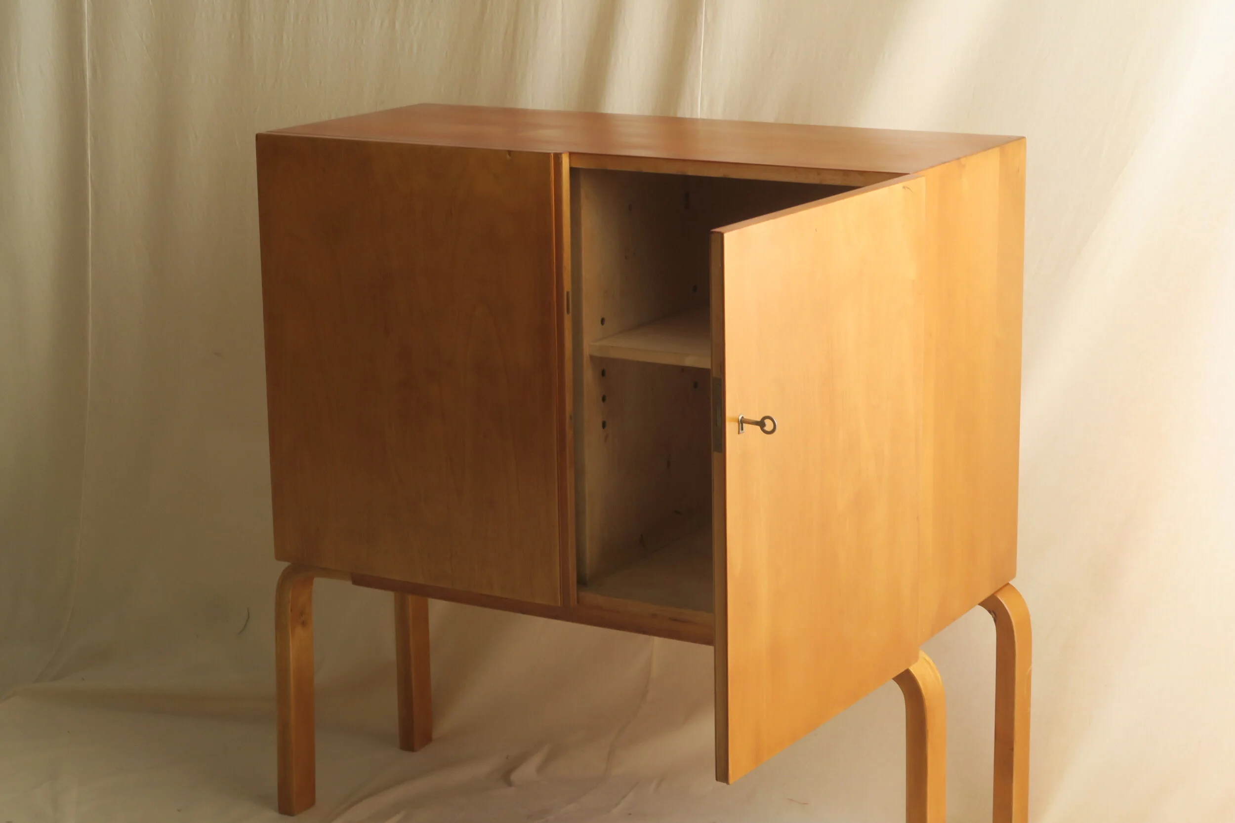 アアルト　キャビネット 810