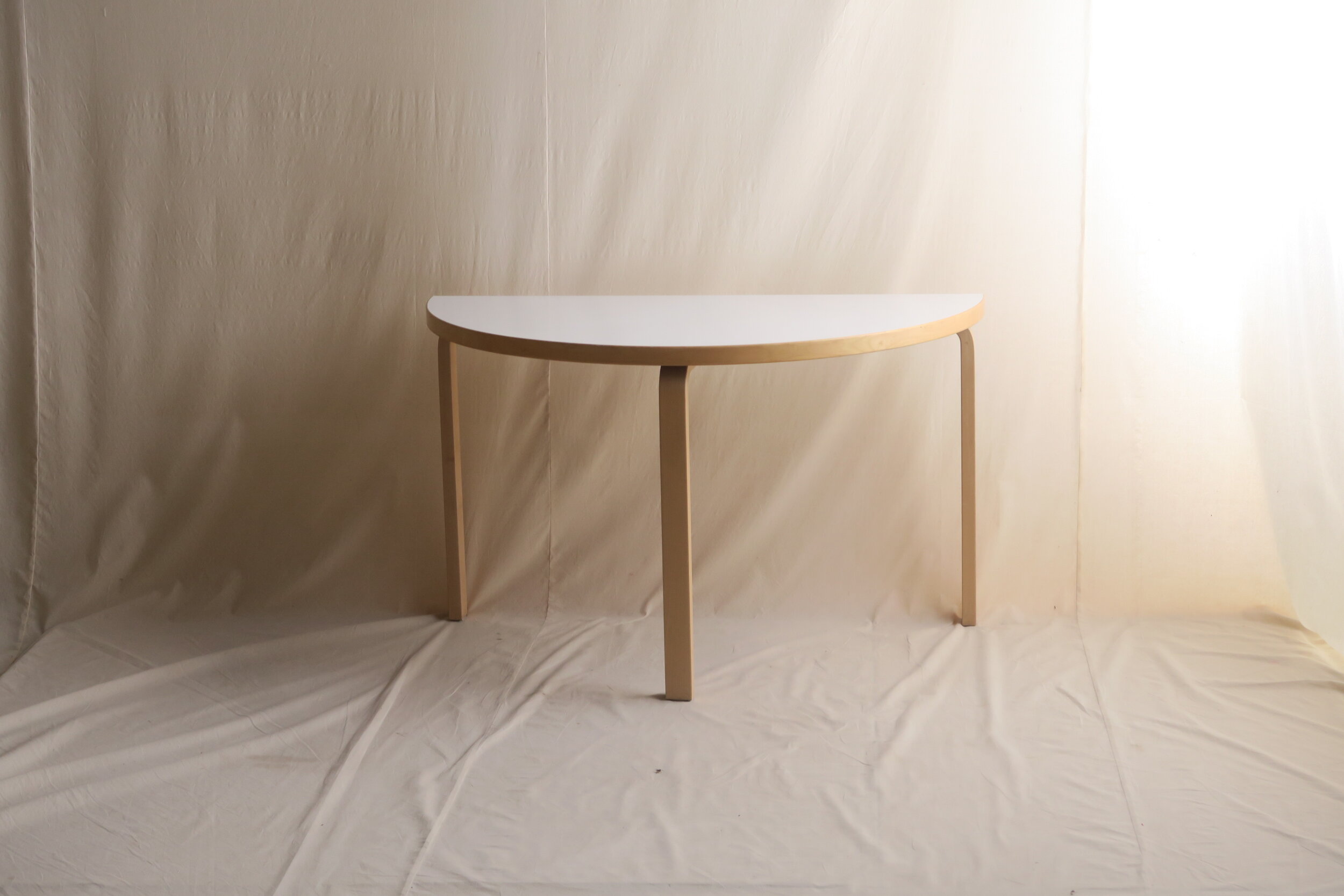 アアルト  半円テーブル