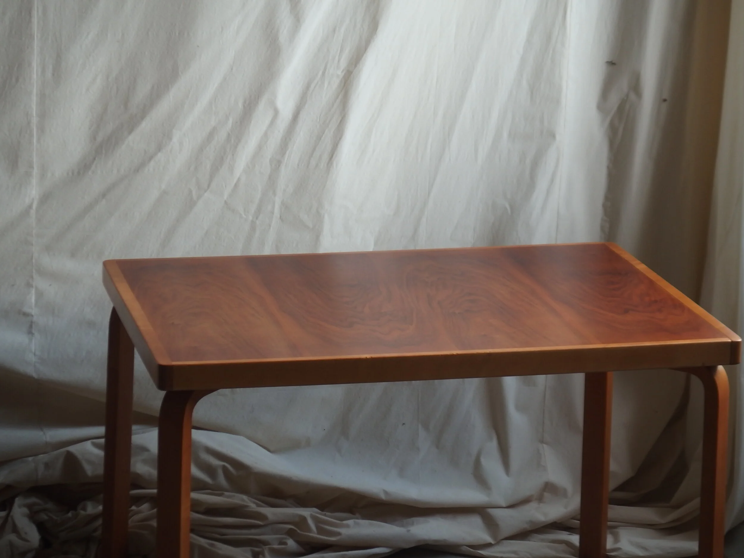 アイノ　テーブル