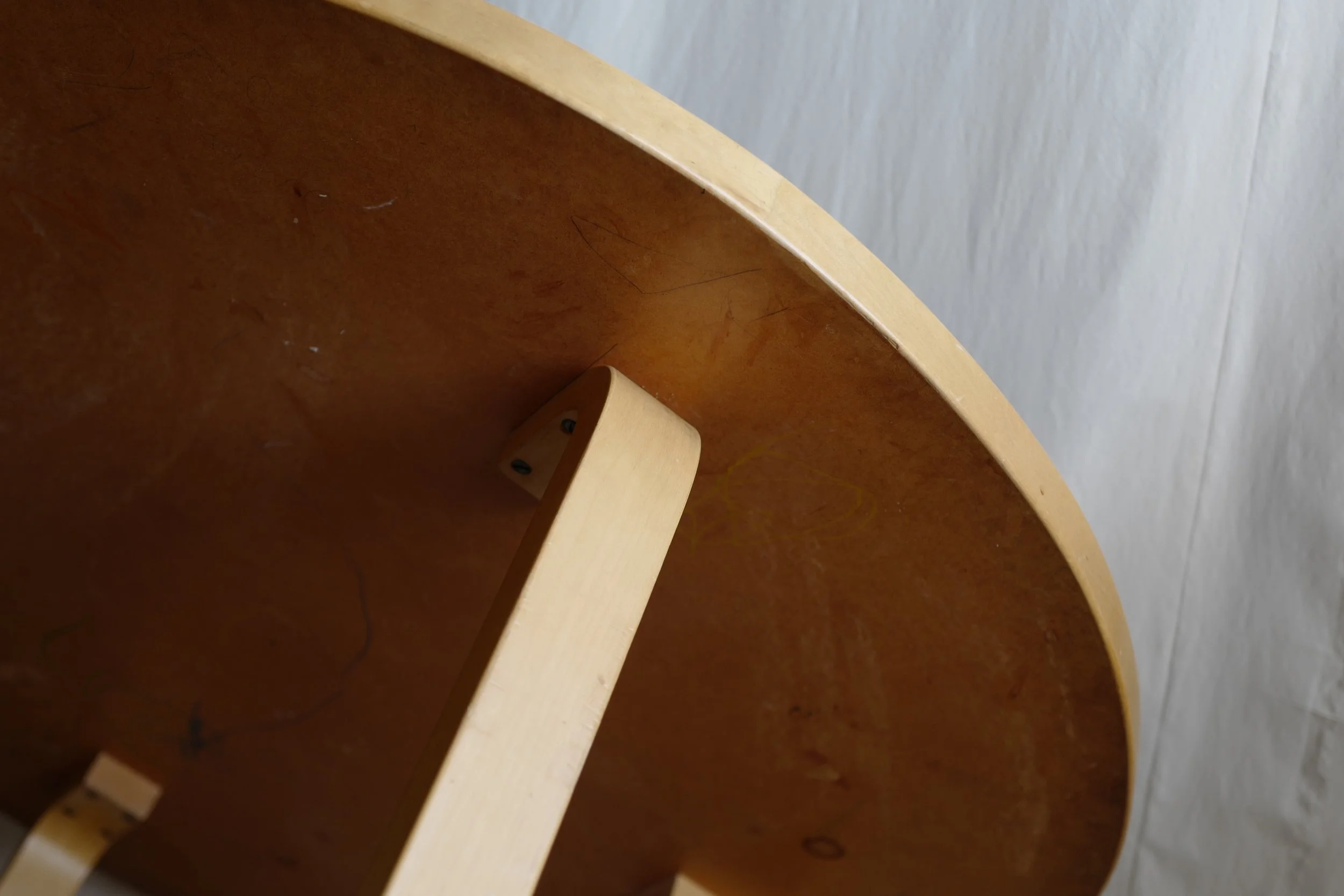 アアルト　青　リノリューム　丸テーブル