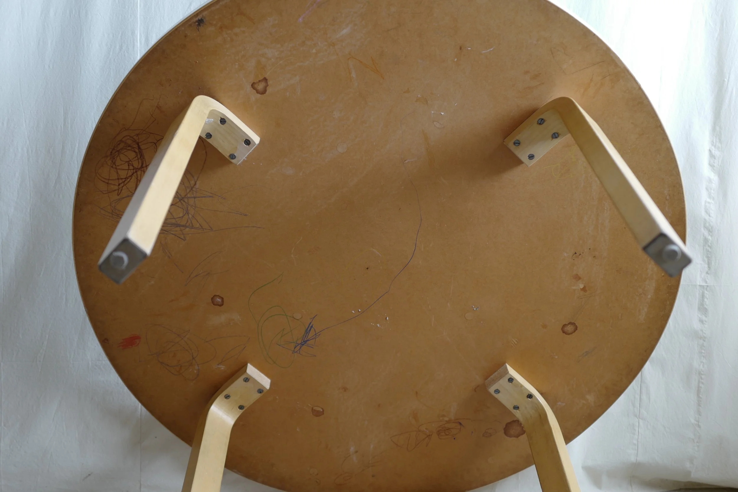 アアルト　青　リノリューム　丸テーブル