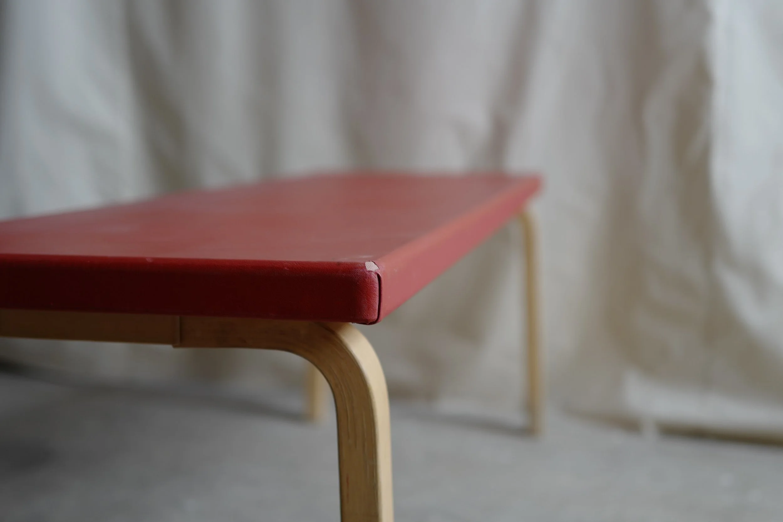 alvar aalto 60's bench red vinyl