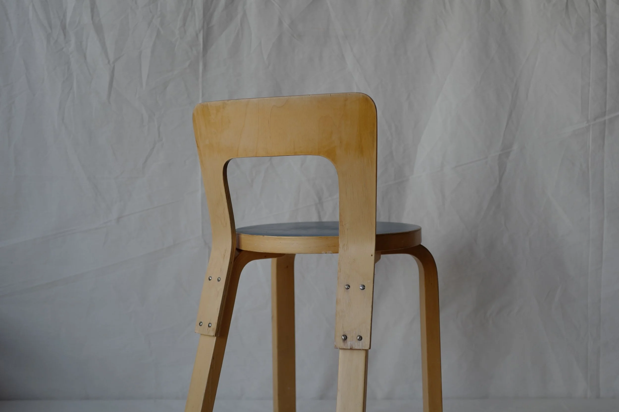 alvar aalto chair 65 blue linoleum 60's