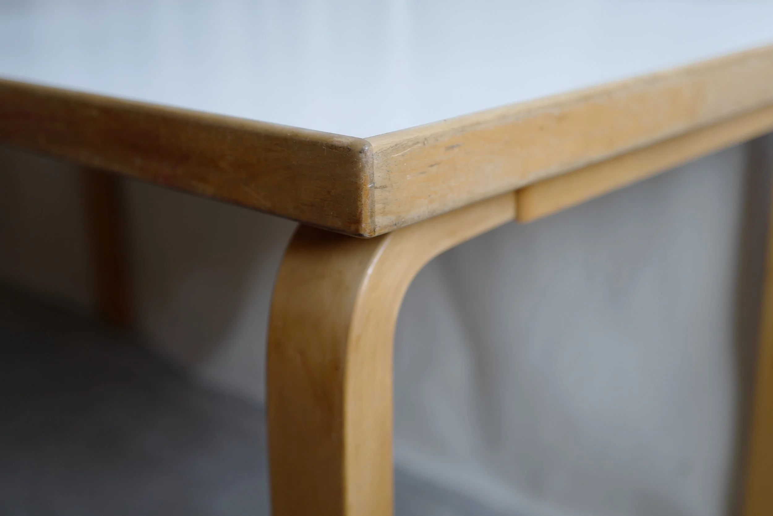 アルヴァ　アアルト　ダイニング　テーブル　ラミネート