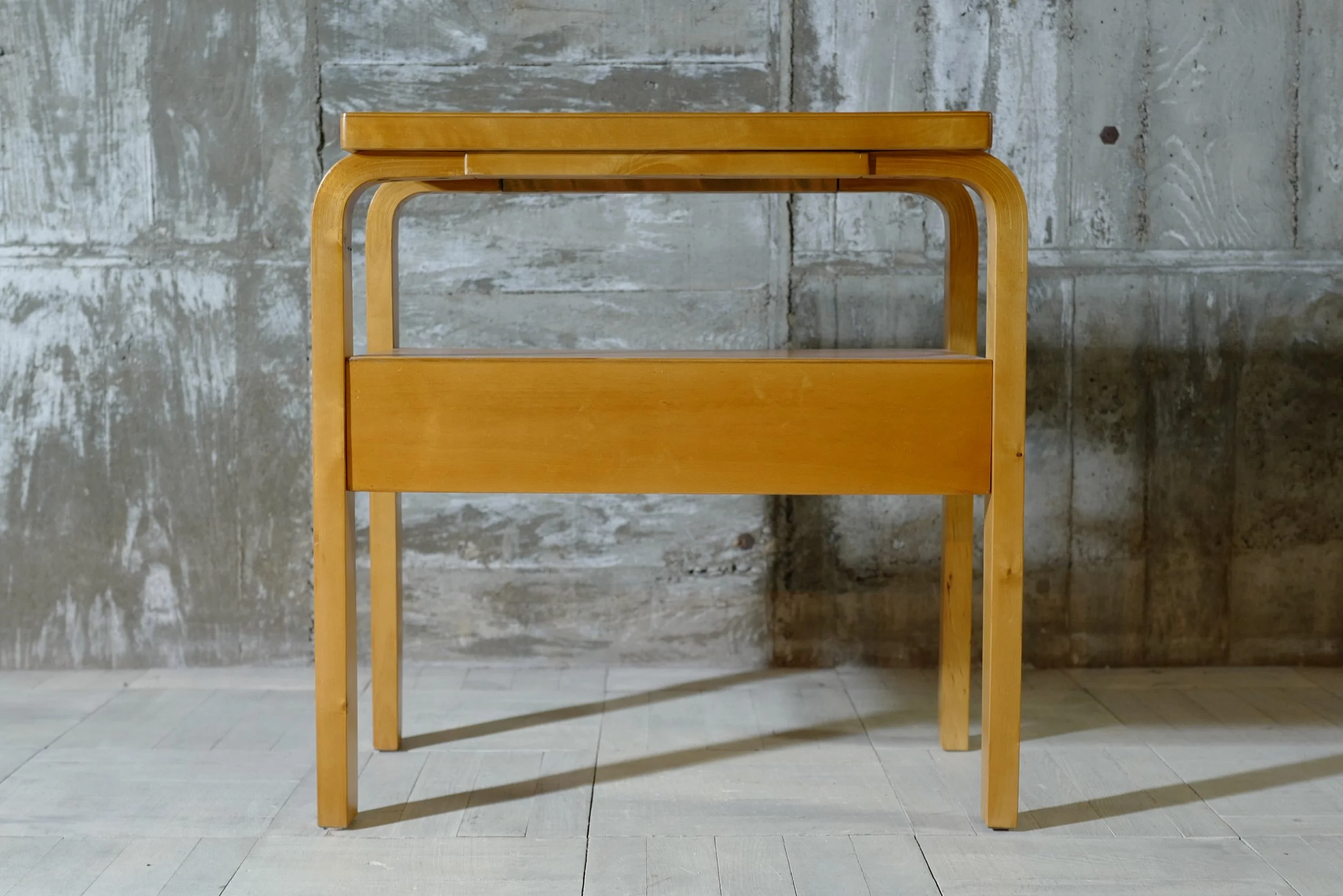 アルヴァアアルト　radio teble　1930