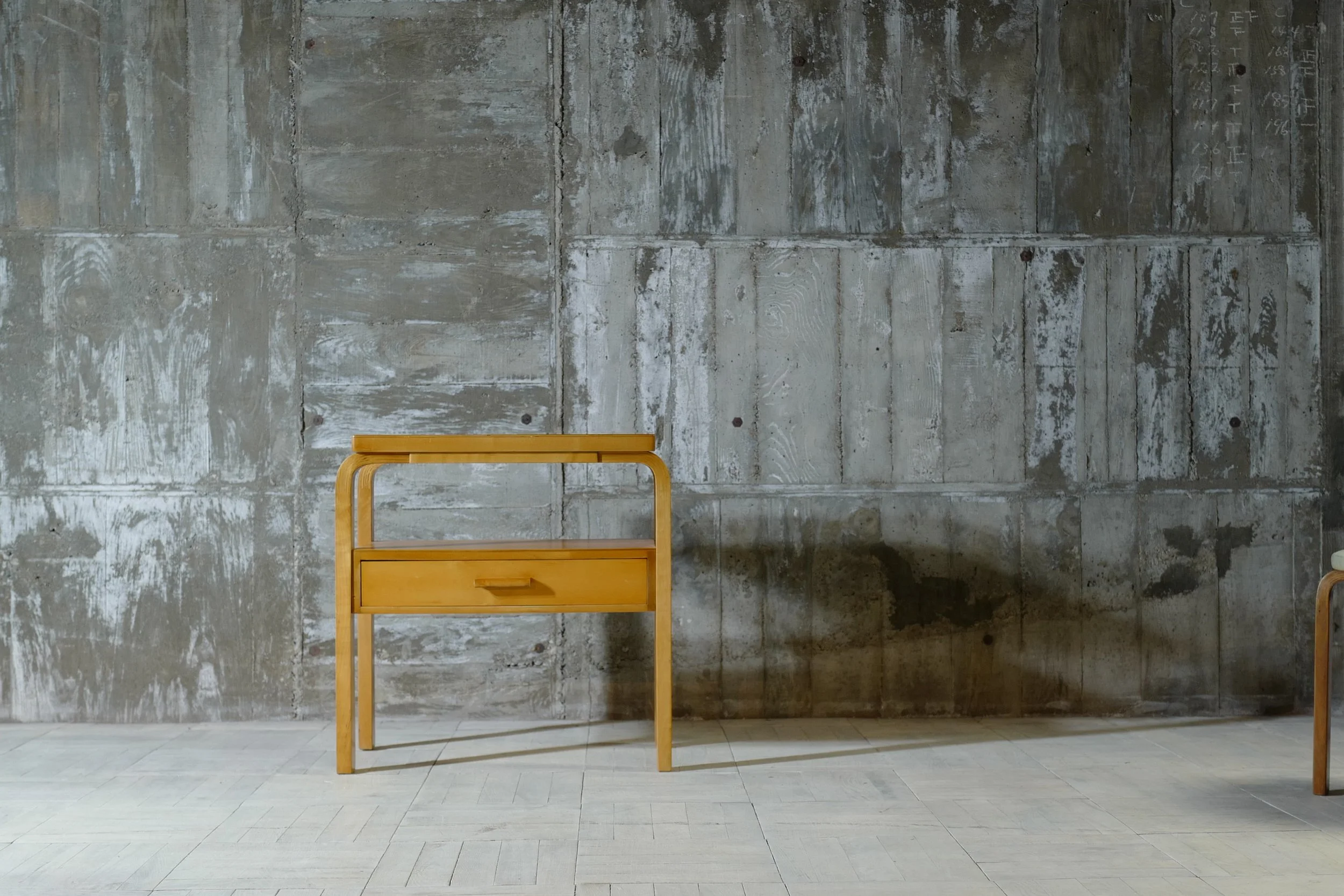 Alvar Aalto radio table