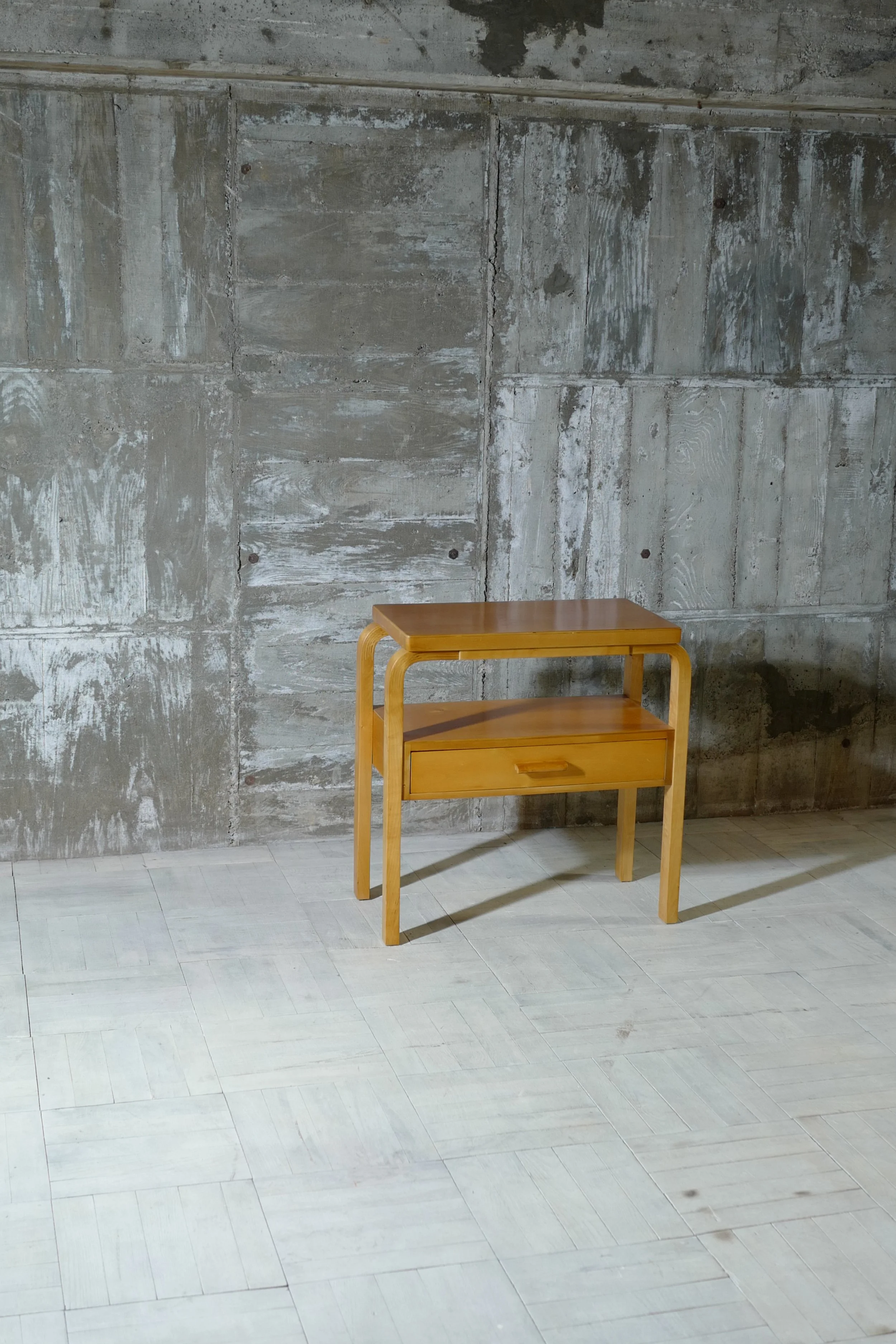 Alvar Aalto radio table