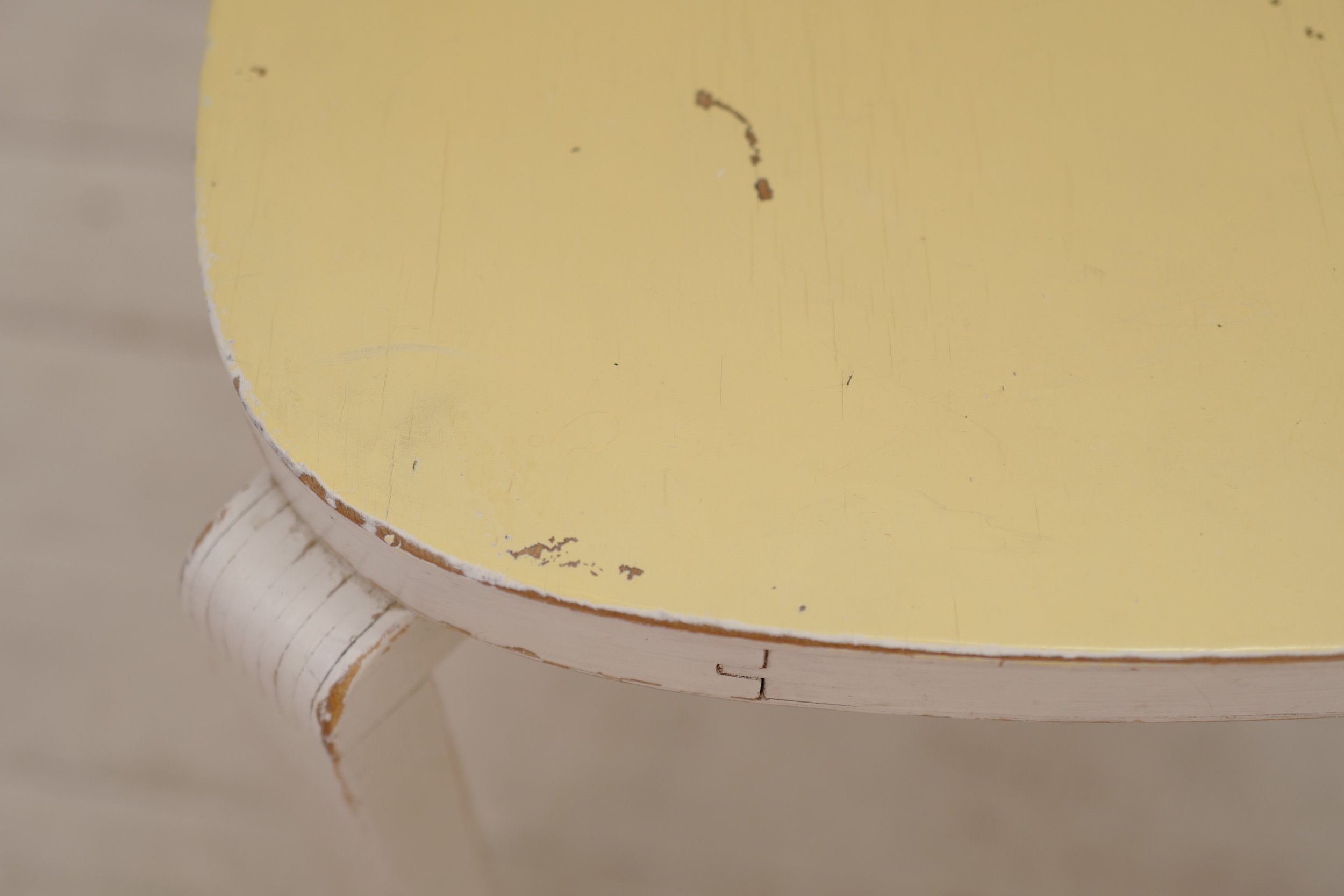 chair 69 war leg paint