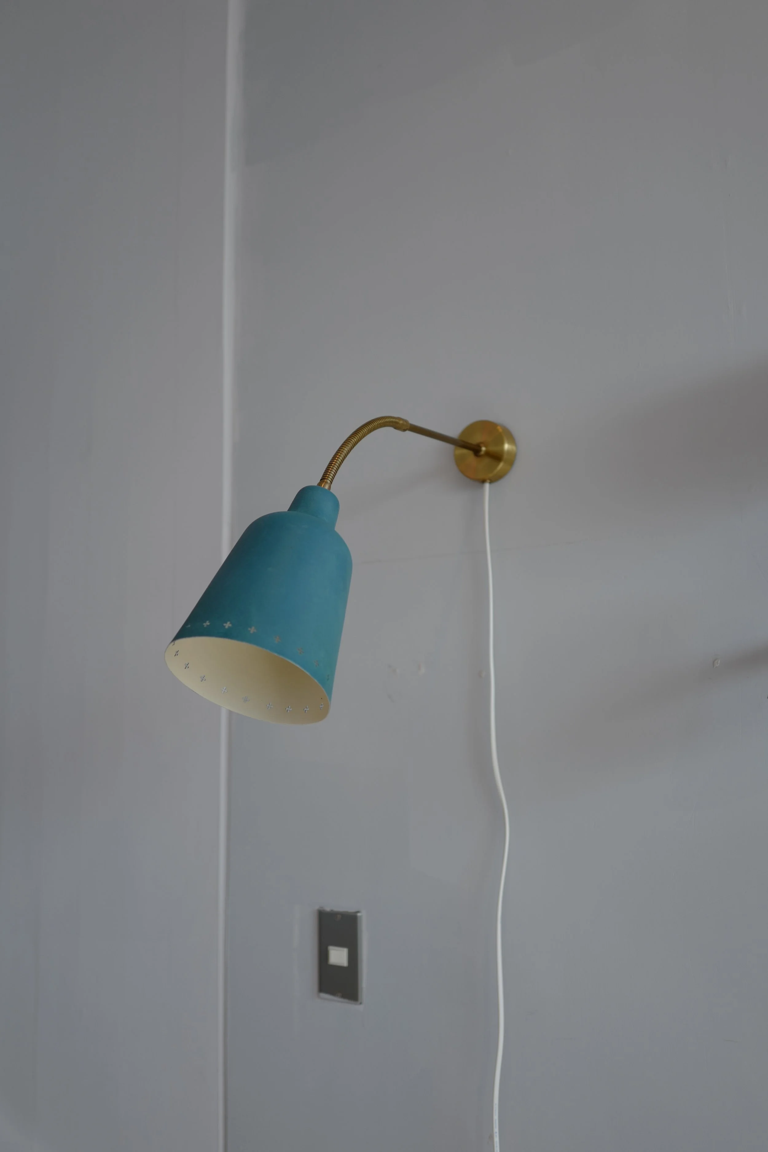 ewå värnamo wall lamp light blue and brass