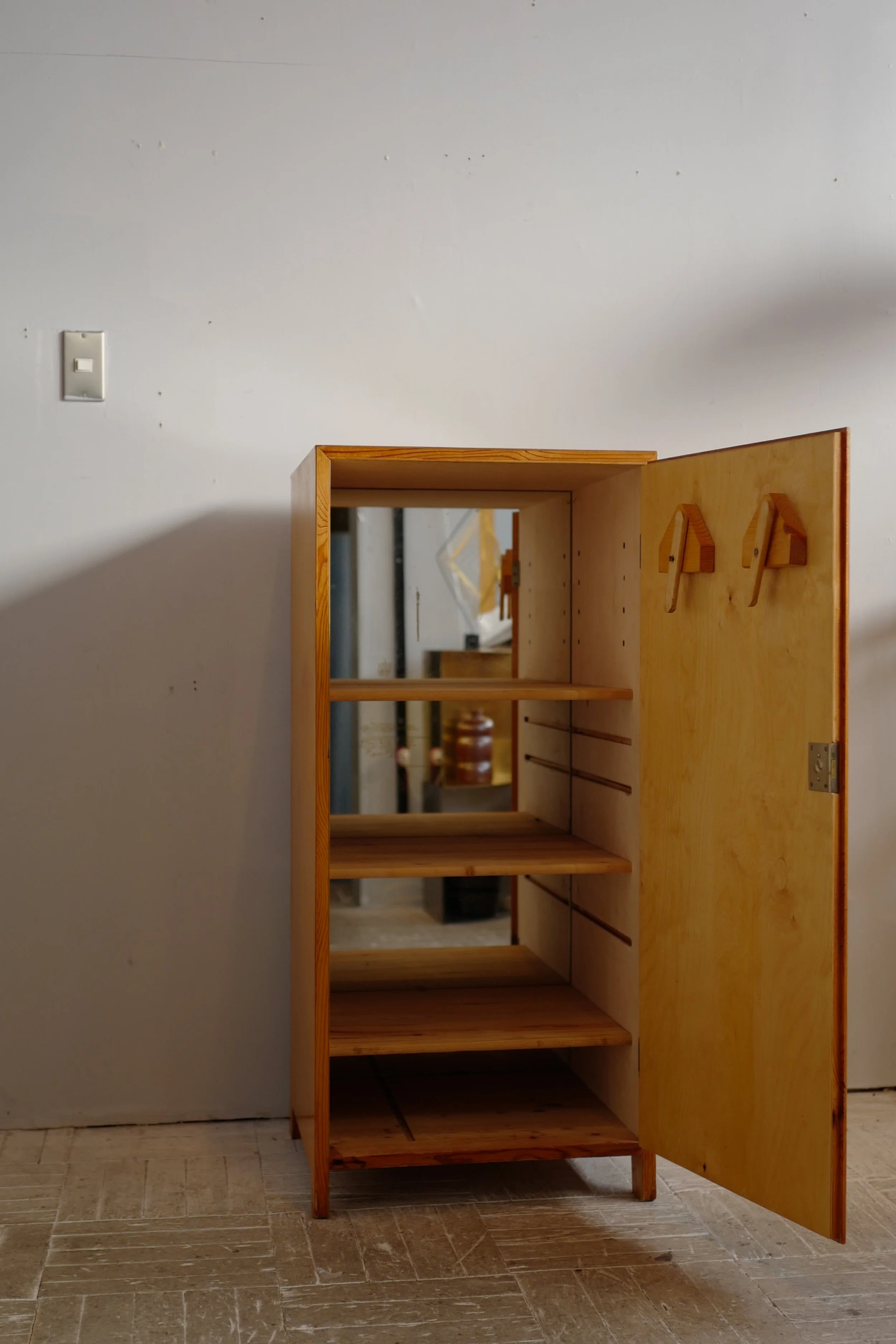 anonymous medicine cabinet