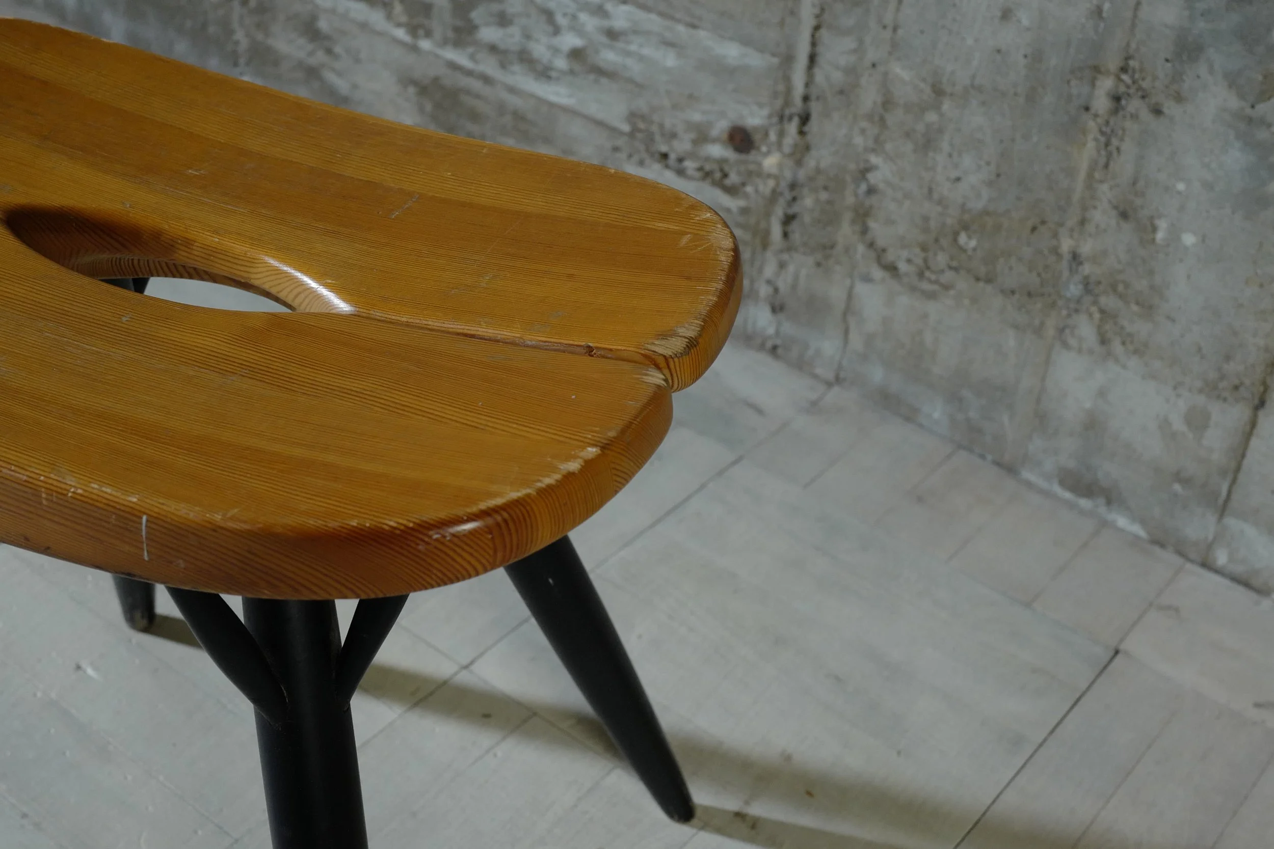 ケンブリッジ　ラウカンプー　ビンテージ　ピルッカスツール stoop | Pirkka Stool by Ilmari Tapiovaara for Laukaan puu in