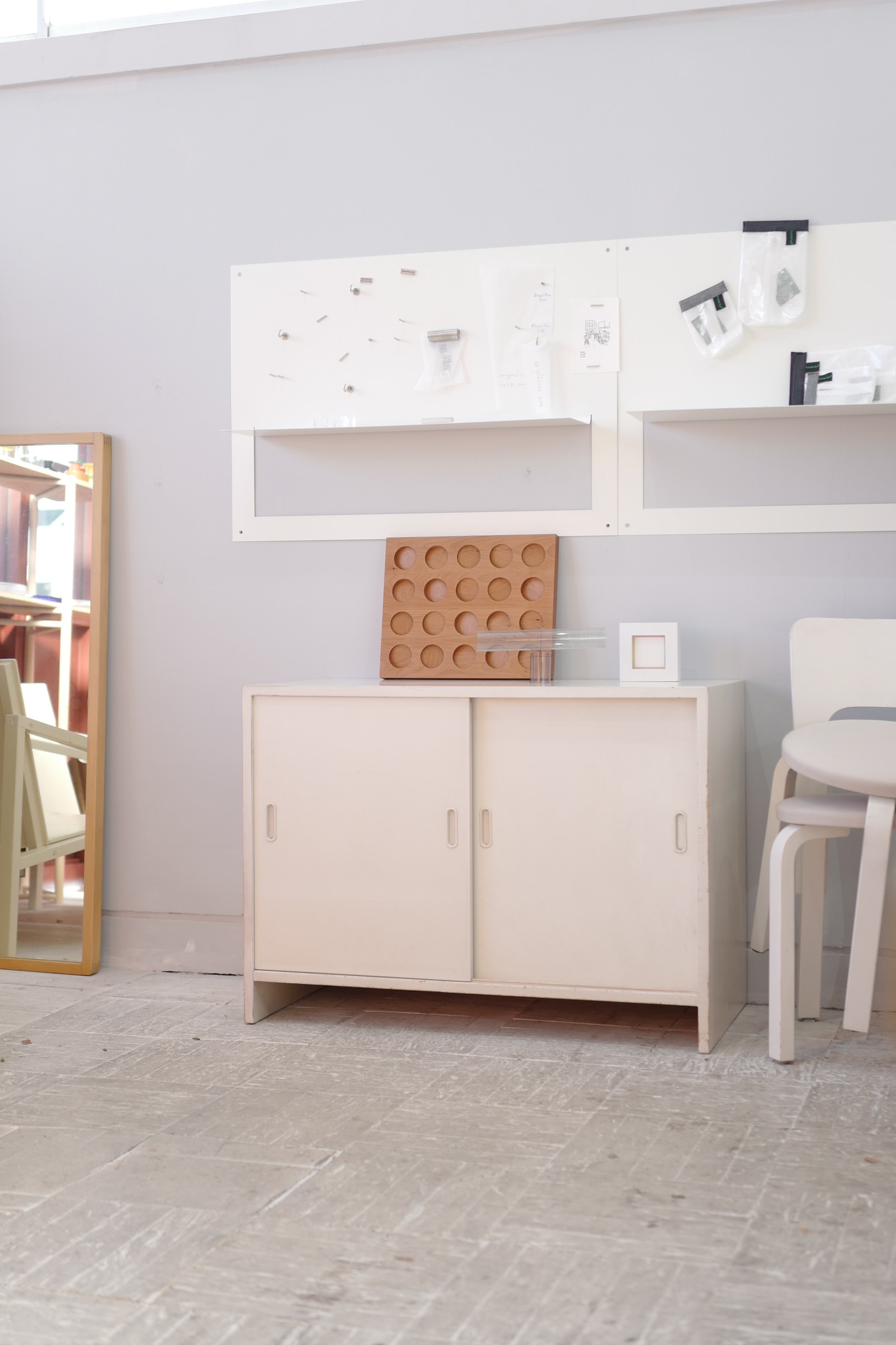 キャビネット217