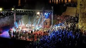 800 Jews, Christians, Muslims Sing ‘One Love’ in Jerusalem