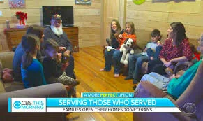 Hundreds of Americans Become Foster Families to Ailing Senior Veterans, Opening Up Their Hearts and Homes