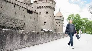 Spinal Implant Helps Man With Advanced Parkinson’s to Walk Without Falling