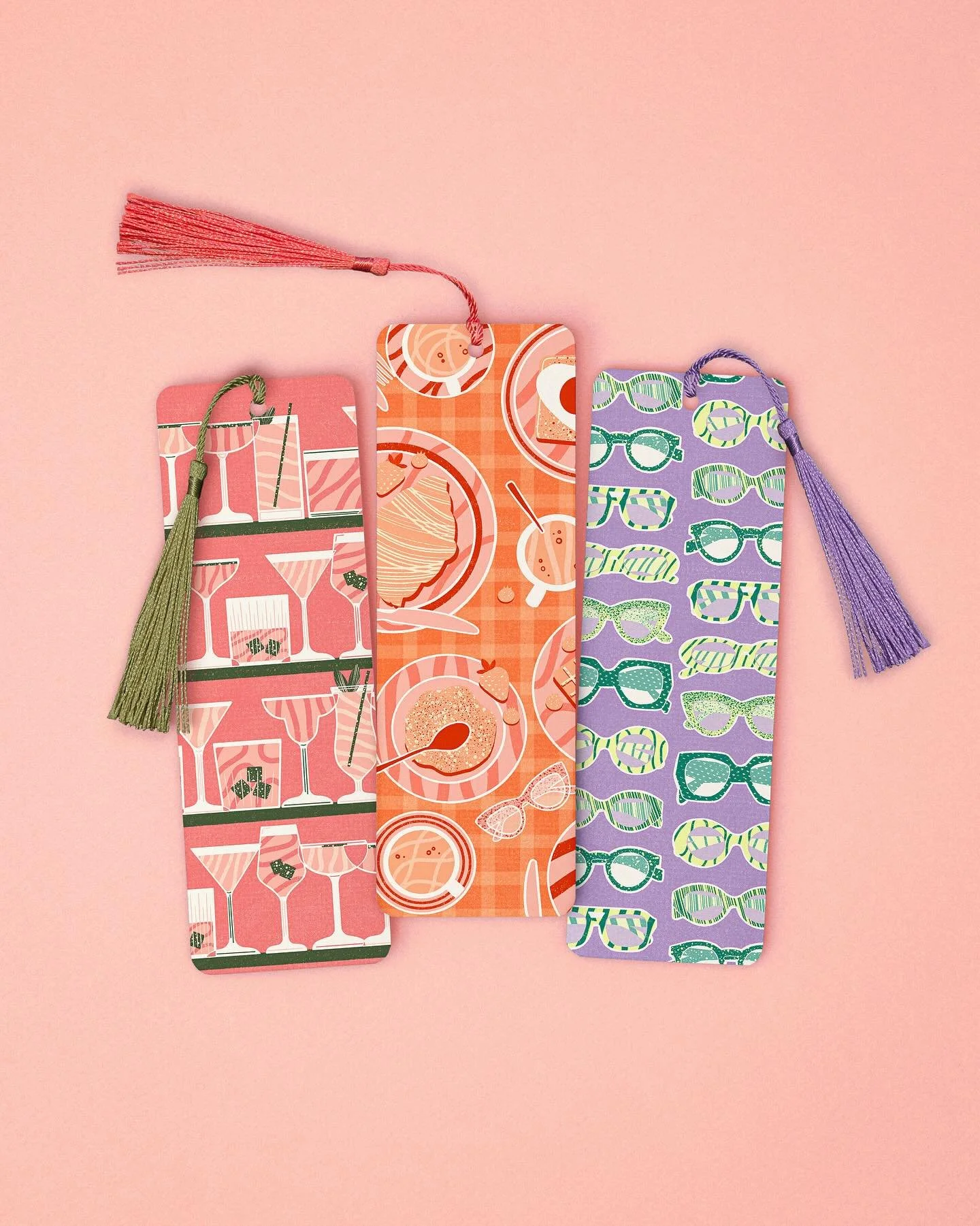 Made a New Year&rsquo;s resolution to read more this year? 📖 

Save the page corners and get yourself a bookmark!

Available in sets of 2 or 3 on my website and over on my @notonthehighstreet store!