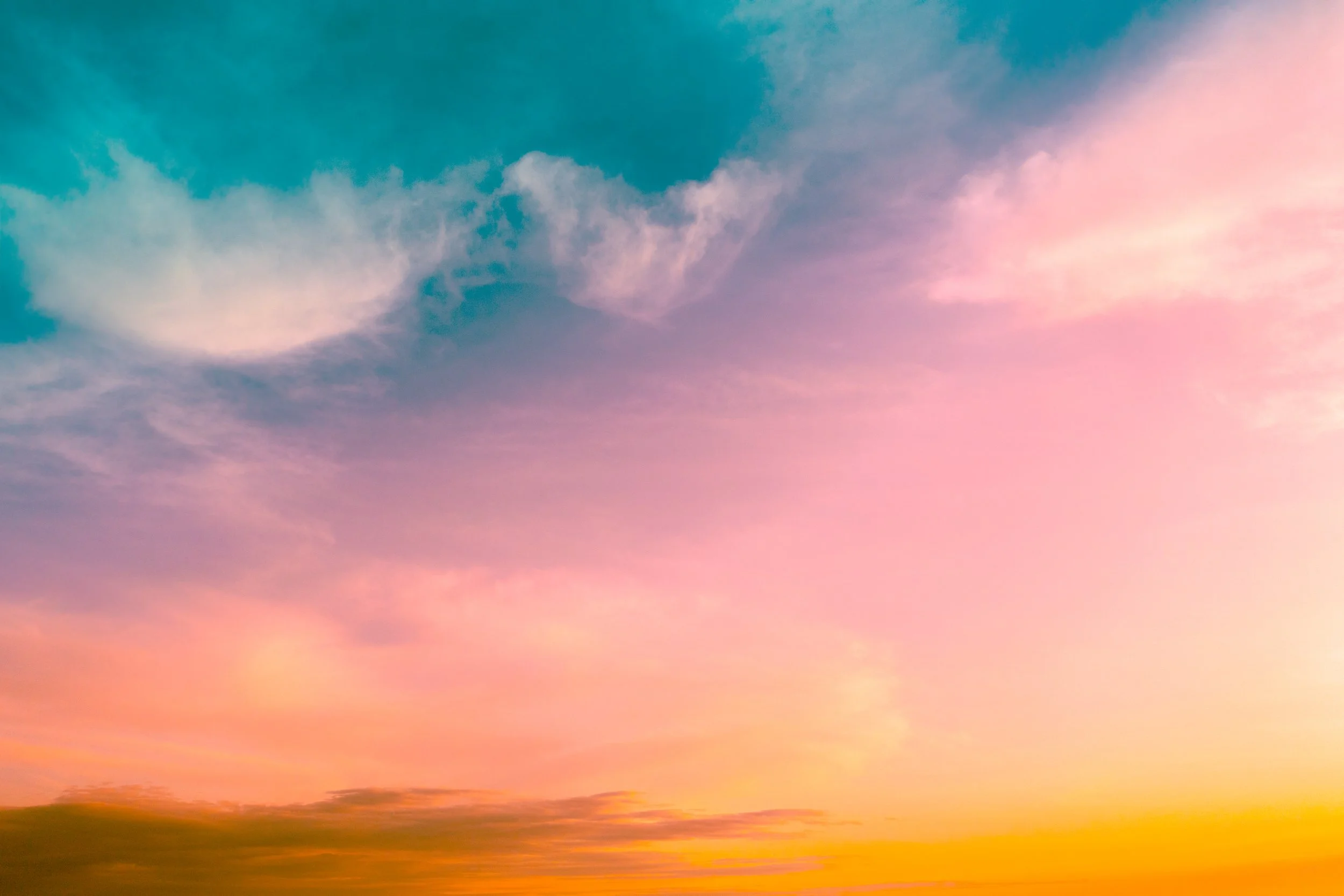 colorido-cielo-nublado-al-atardecer.jpg