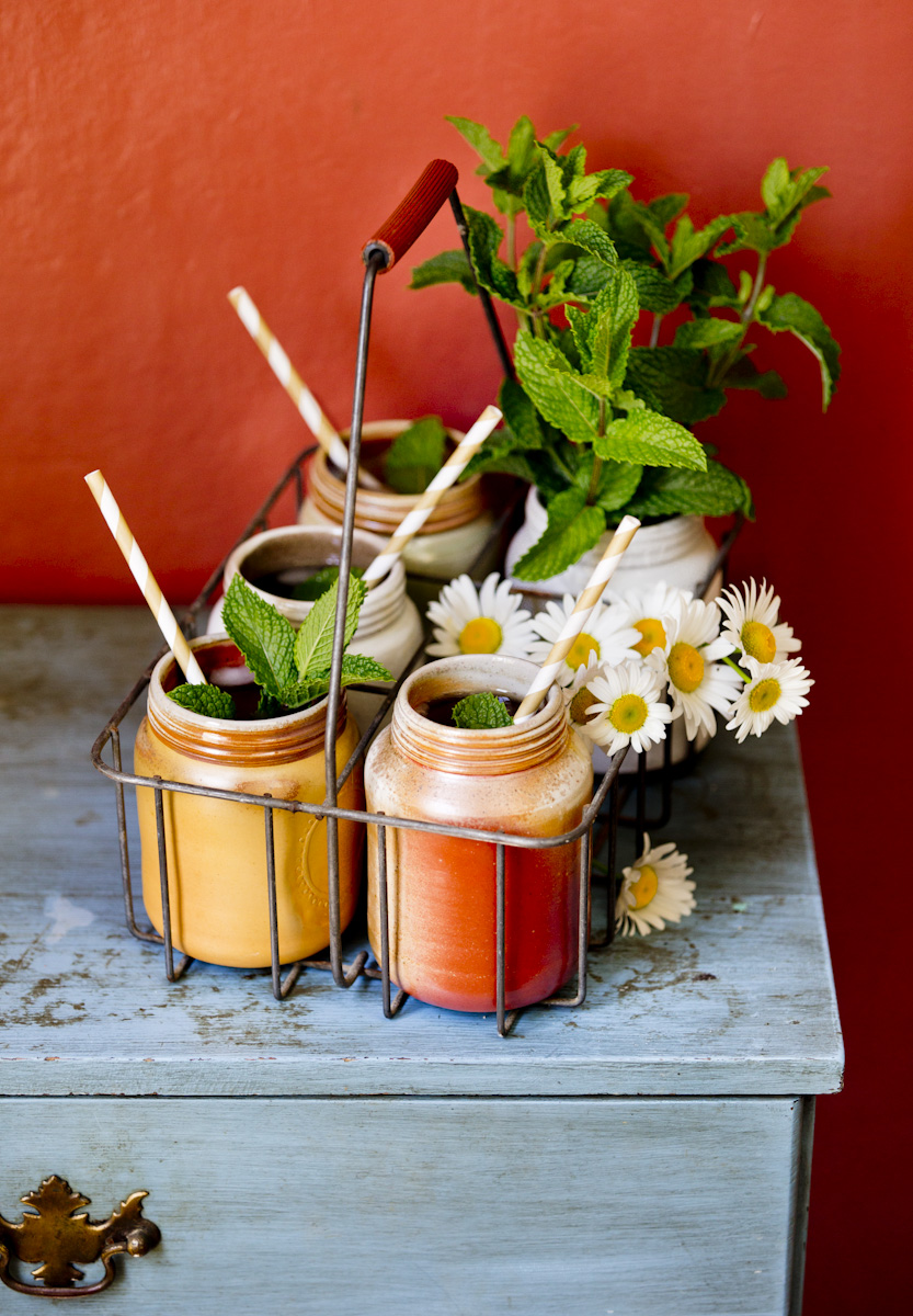 mint-iced-tea-ceramic-mason-jars-lifestyle-photography.jpg