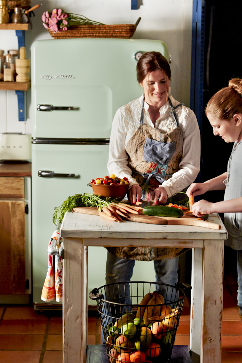 mother-daughter-cooking-kitchen-lifestyle-photography.jpg