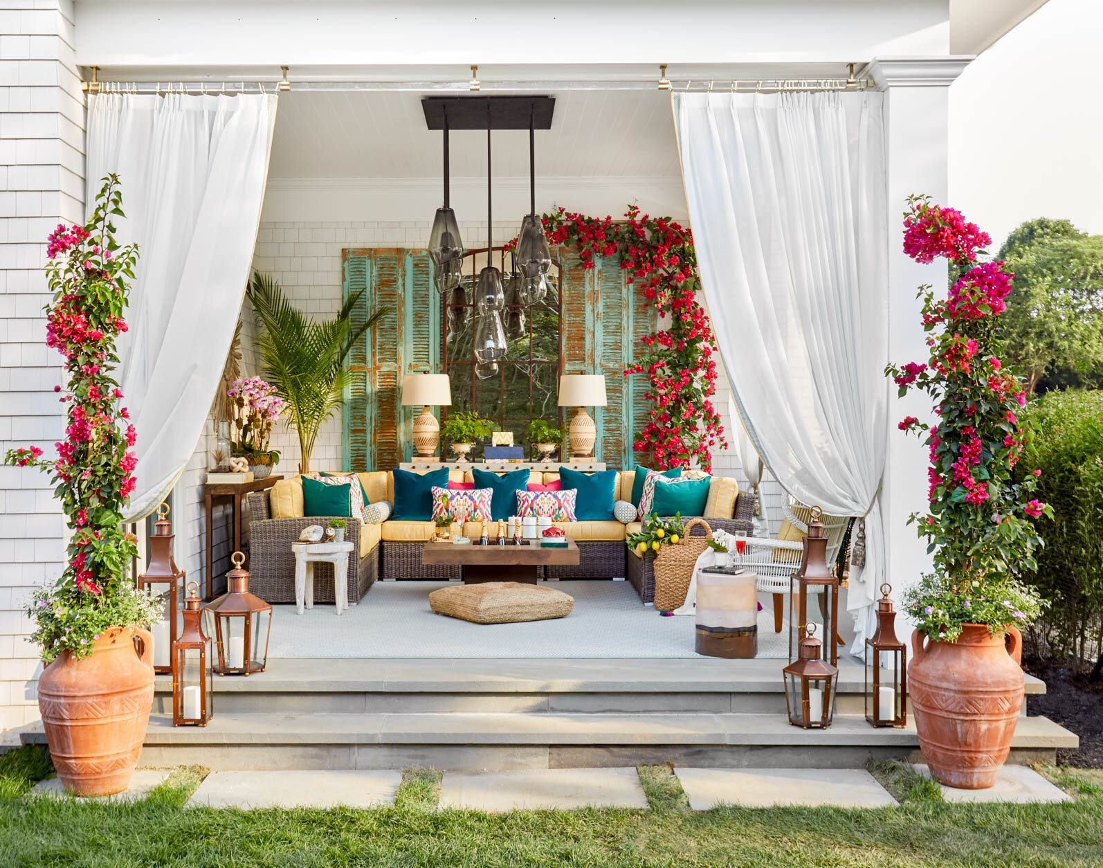 rajni-alex-design-hamptons-beach-house-outdoor-patio-1.jpg