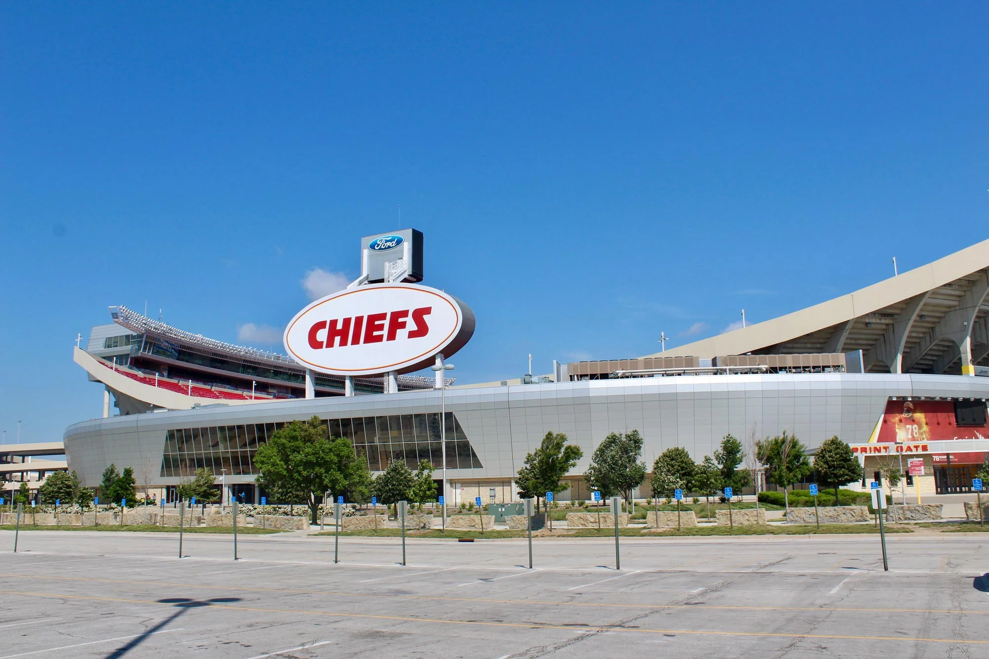 MOE-SPORTS-CHIEFS.jpg
