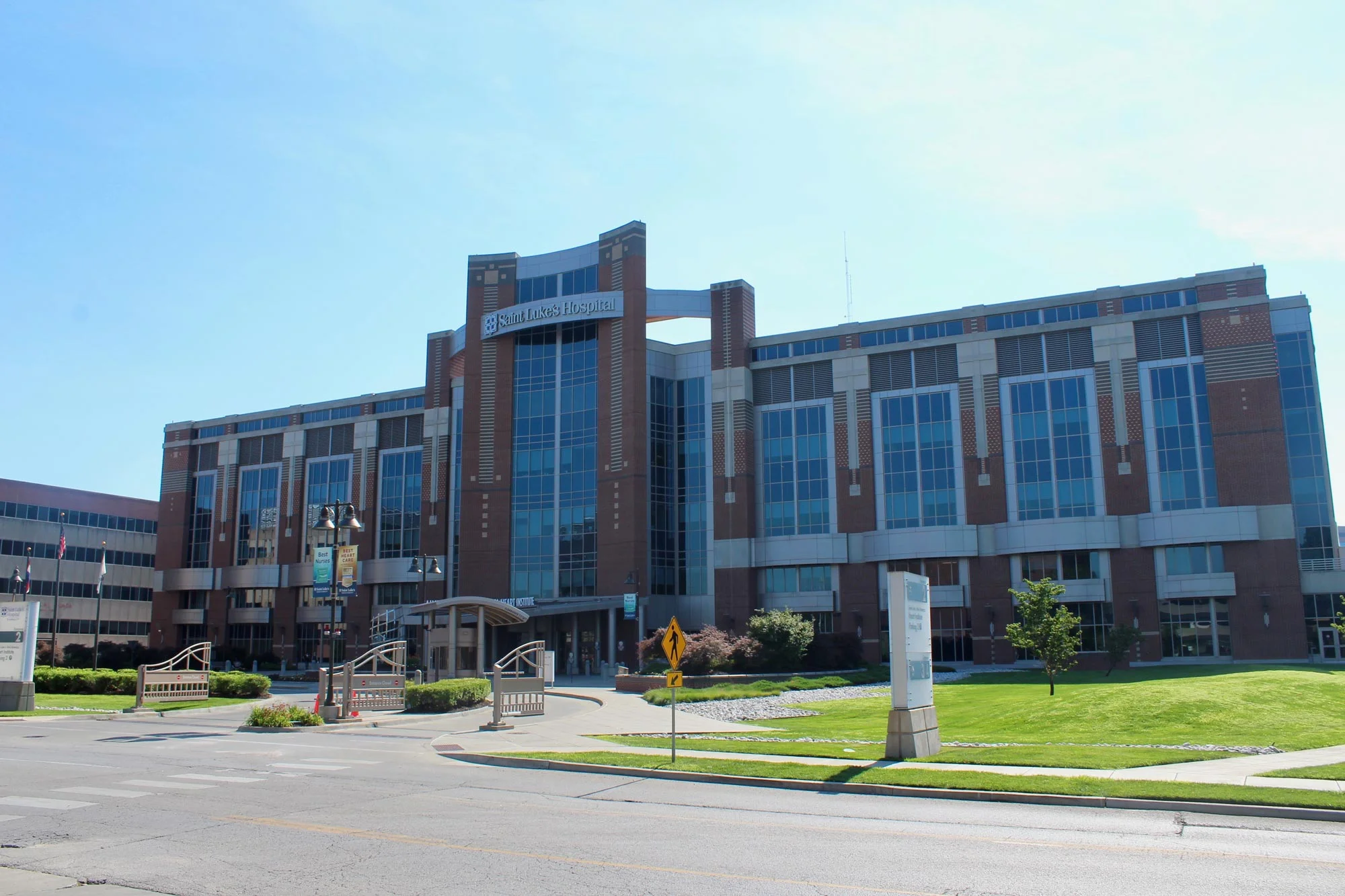MOE-HEALTHCARE-STLUKES.jpg