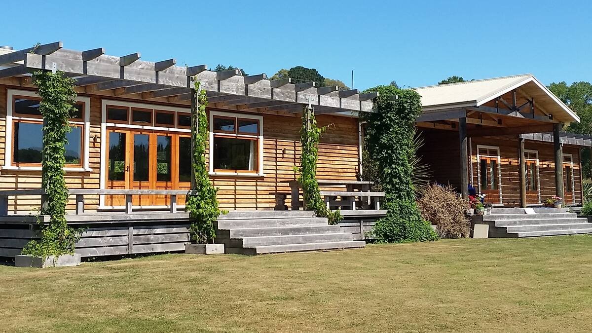 Nectar & Stardust: Springtime Retreat, Hawkes Bay