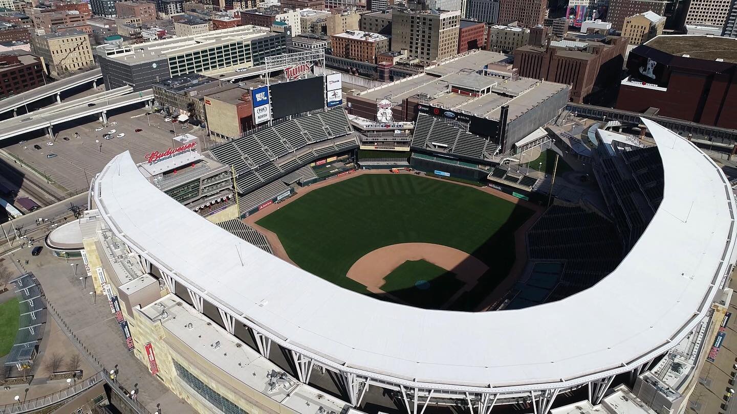 Minneapolis, Minnesota. New video link in bio..
.
.
#dronephotography #drone #dronestagram #droneshots #droneoftheday #dronelife #drones #dji #minneapolis #minnesota #stadiums