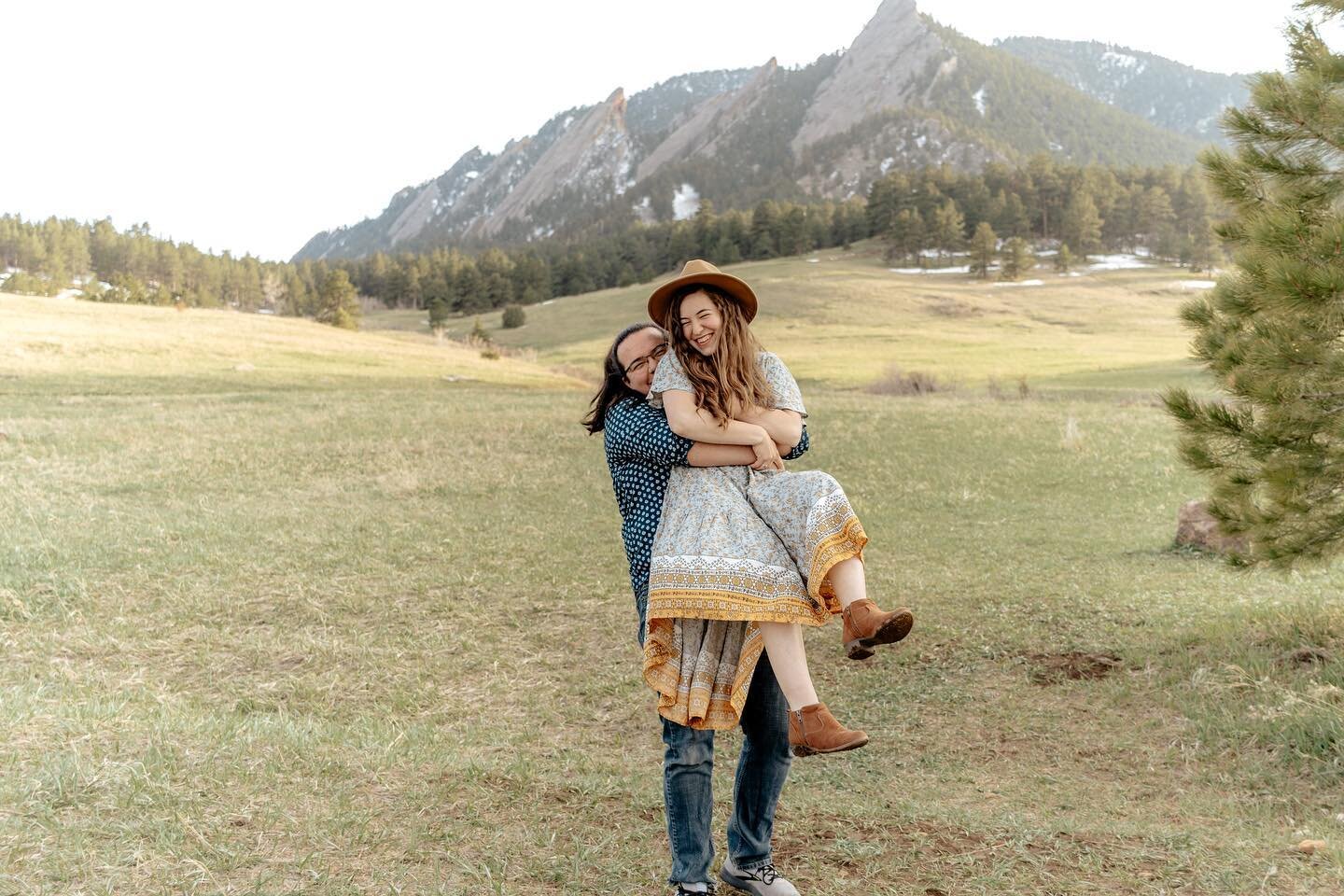 ||| Lindsay +Ahmed |||
Summer is slowly creeping up here in Colorado and I couldn&rsquo;t be happier, it was a very rough winter and I&rsquo;m so happy to finally see the light at the end of the tunnel, and to be able to capture candid moments for pe