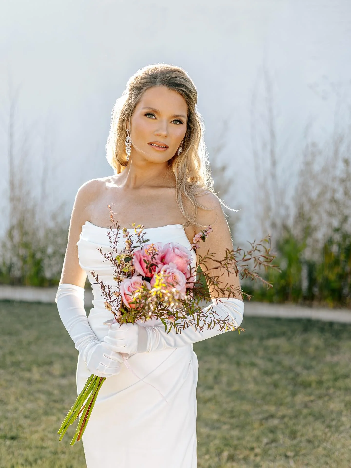 When the sunlight kisses the scene and everything turns ethereal. Claire makes my jon do easy I mean look at her. She looks straight out of a magazine ✨🤍🫰🏼