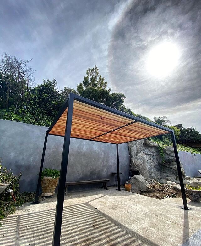 The Sun had its eye on me today while I finished this custom 10&rsquo; x 12&rsquo; redwood and steel pergola. #custommetalwork #custommetalfabrication #metalandwood #metalandwooddesign #steelandwood #shade #shadestructure #shadestructures #pergola #p