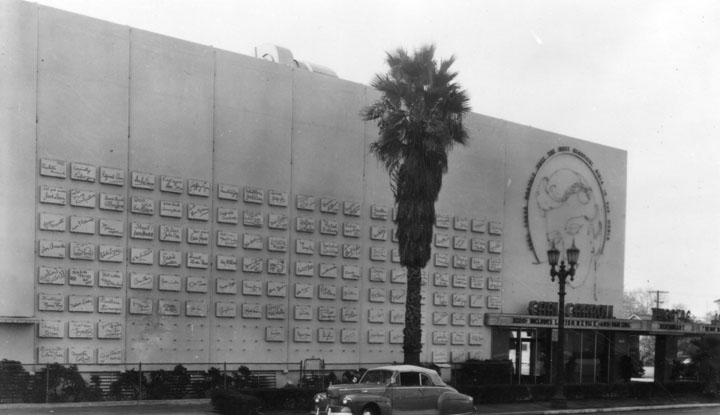 The “Wall of Fame.” Photo via Los Angeles Public Library (c. 1940s)