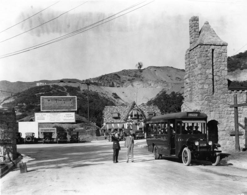 Photo via Los Angeles Public Library (date unknown)