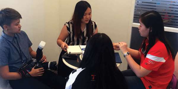 Chew Li Jing: Red shirt on the right.