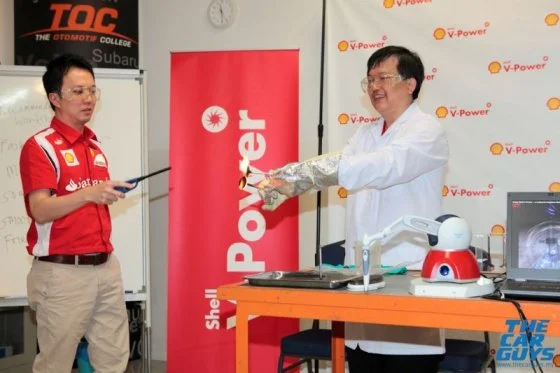 Mr. Loke then ensures both valves are fully ignited. Image from: thecarguys.my