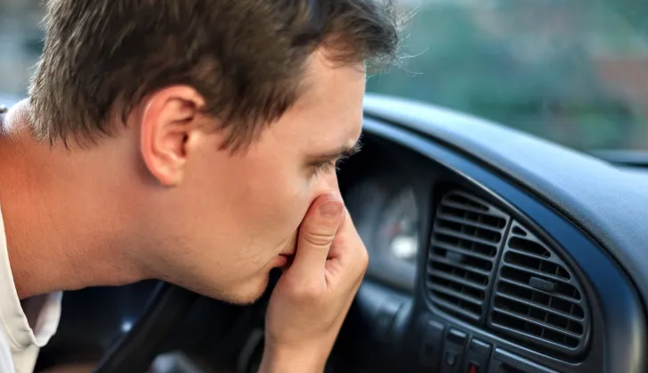 5 Symptoms Of Dirty Engine Oil | TOC Automotive College
