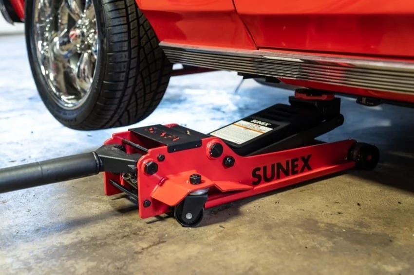 How To Choose A Good Car Jack For Your Car | TOC Automotive College